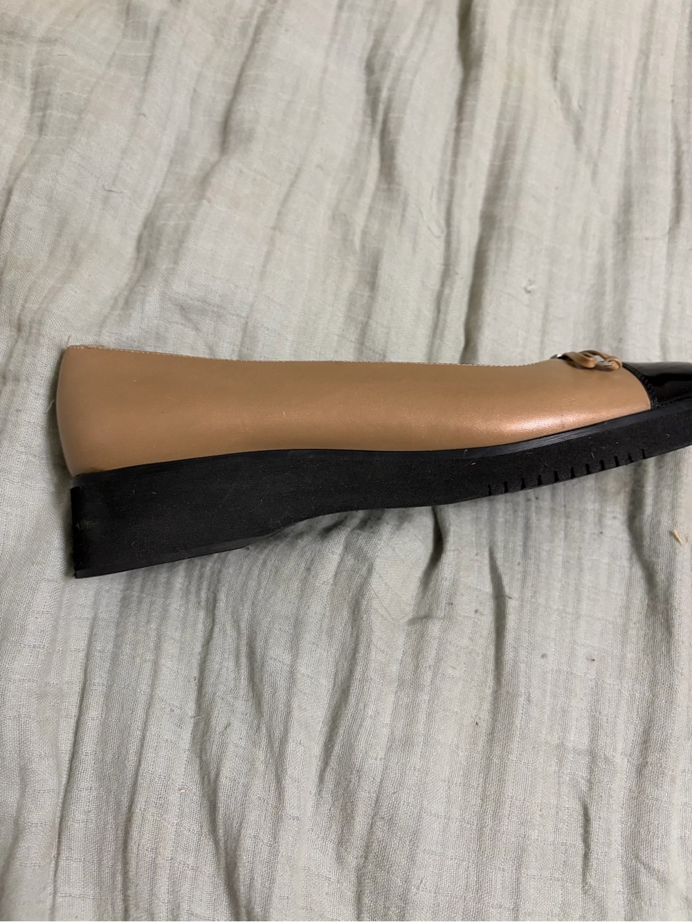 Salvatore Ferragamo Tan and Black Leather Cap-Toe Ballet Flats size 4.5 - Picture 3 of 10